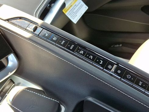 Used 2024 Chevrolet Corvette Stingray Preferred Cpe w/ 2LT RWD image 18