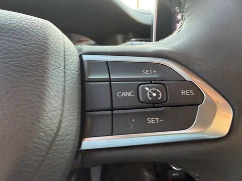 Used 2024 Jeep Compass Latitude AWD/4WD image 17