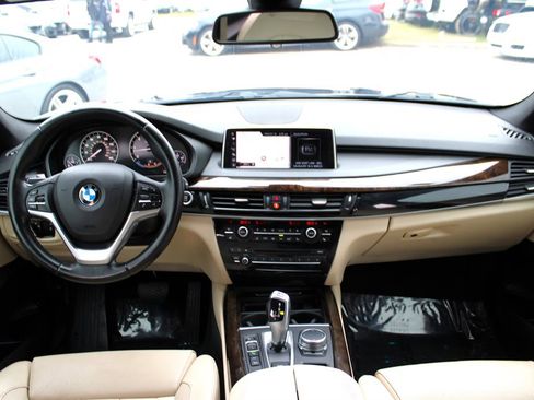 Used 2017 BMW X5 xDrive35d image 12