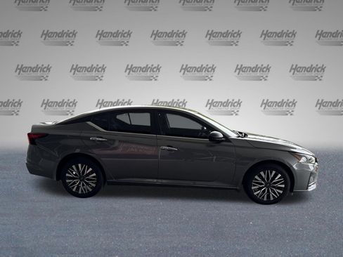 Used 2024 Nissan Altima 2.5 SV AWD/4WD image 10