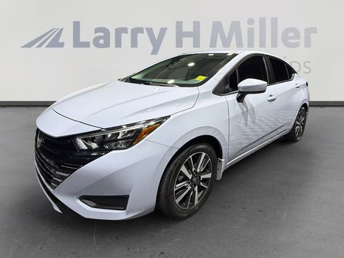 Certified 2025 Nissan Versa SV w/ Trunk Package FWD image 1