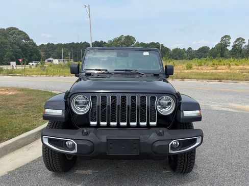 Used 2020 Jeep Gladiator Overland AWD/4WD image 11