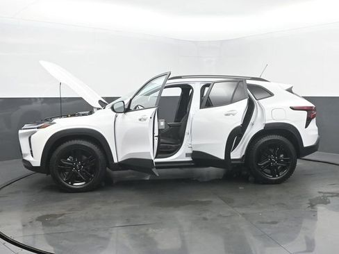 Used 2025 Chevrolet Trax ACTIV FWD image 53