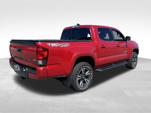 Used 2019 Toyota Tacoma TRD Sport AWD/4WD image 5