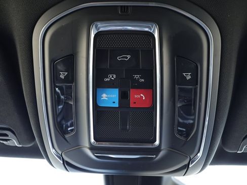 Used 2022 Jeep Wagoneer Series III AWD/4WD image 22