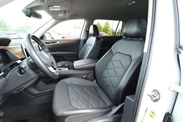 Used 2025 Volkswagen Atlas SE AWD/4WD image 22