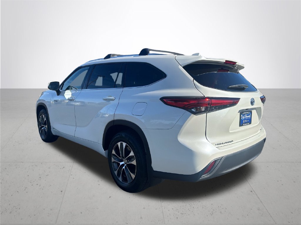 Used 2021 Toyota Highlander XLE AWD/4WD image 9