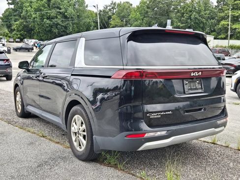 Used 2022 Kia Carnival LX FWD image 4