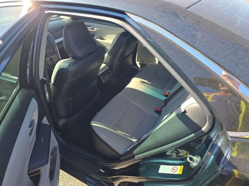 Used 2017 Toyota Camry SE image 12