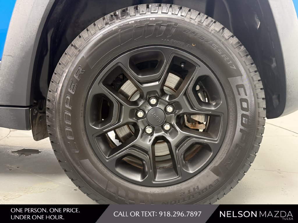 Used 2019 Jeep Cherokee Trailhawk w/ Comfort/Convenience Group AWD/4WD image 12