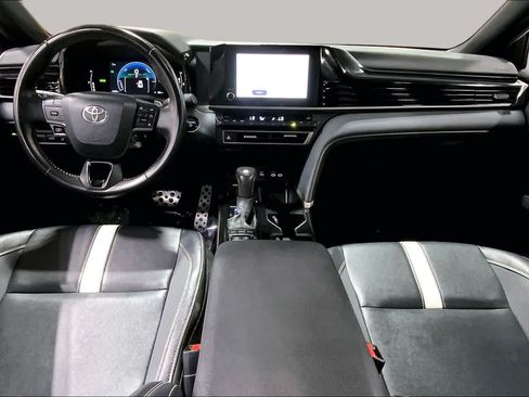 Used 2025 Toyota Camry SE FWD image 16