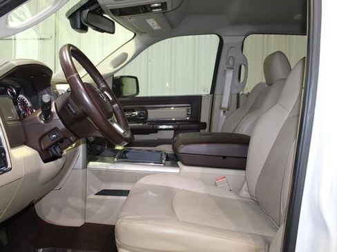 Used 2014 RAM 1500 Laramie w/ Convenience Group AWD/4WD image 10