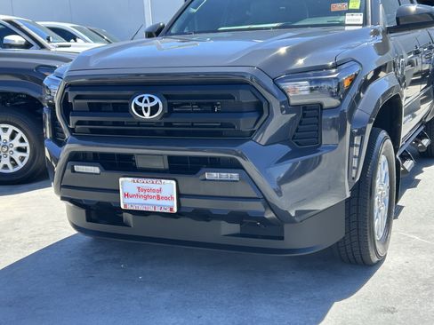 Certified 2025 Toyota Tacoma SR5 AWD/4WD image 7
