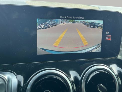 Used 2023 Mercedes-Benz GLB 250 4MATIC image 39