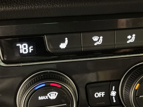 Used 2018 Volkswagen Tiguan SE image 6