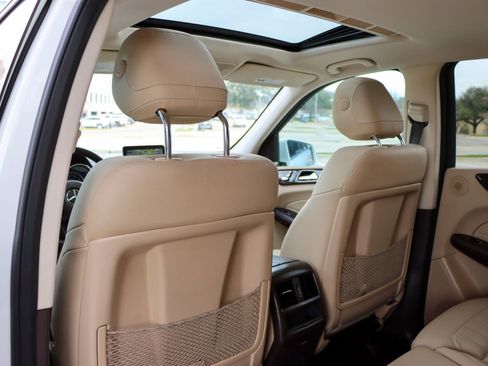 Used 2018 Mercedes-Benz GLE 350 w/ Premium 1 Package image 30