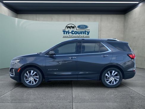 Used 2022 Chevrolet Equinox Premier w/ LPO, Floor Liner Package image 4