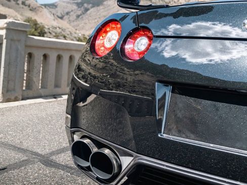 Used 2014 Nissan GT-R Premium AWD/4WD image 19