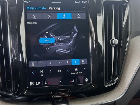 Used 2025 Volvo XC60 B5 Plus image 24