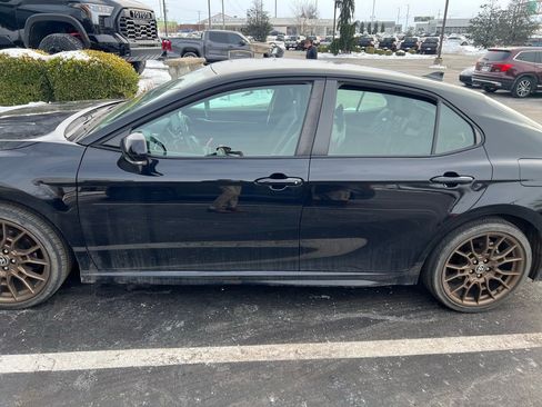 Used 2023 Toyota Camry SE image 4