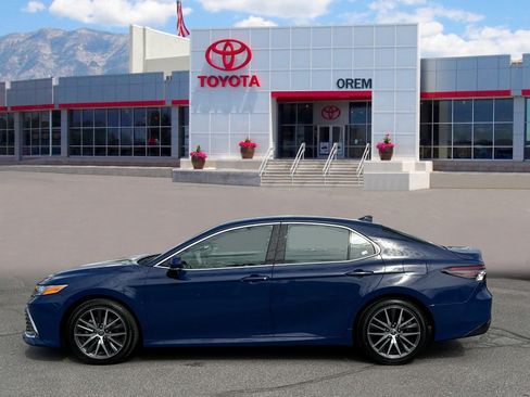 Used 2024 Toyota Camry XLE w/ Cold Weather Package FWD image 6