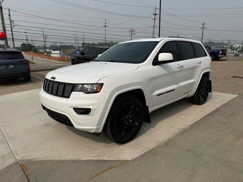 Used 2021 Jeep Grand Cherokee Laredo X AWD/4WD image 6