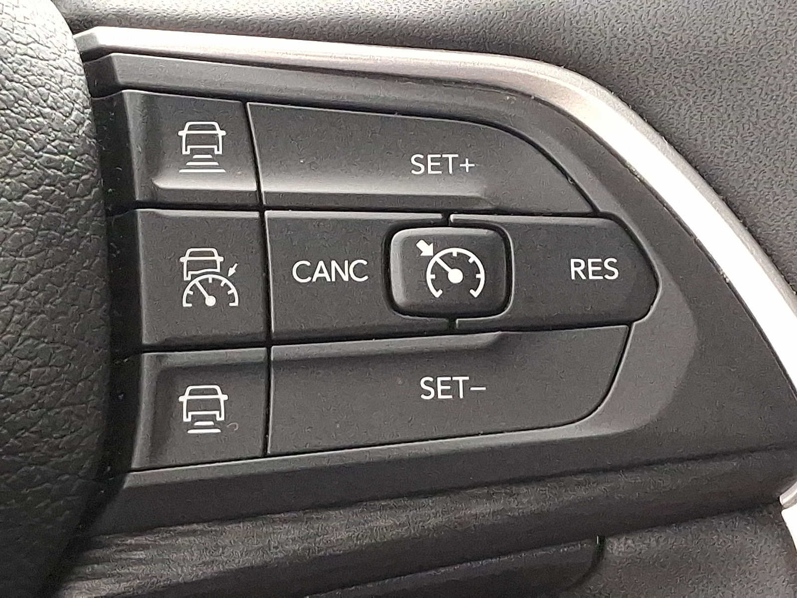 Used 2023 Jeep Grand Cherokee Laredo w/ Luxury Tech Group I AWD/4WD image 22