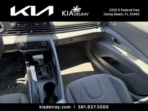 Used 2022 Hyundai Elantra SEL FWD image 13