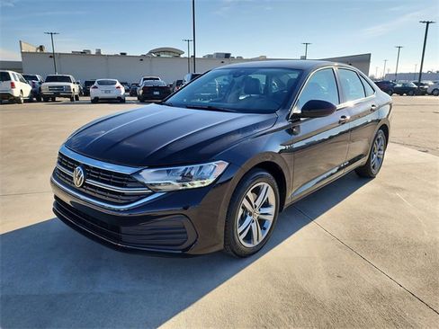 Used 2024 Volkswagen Jetta SE image 7