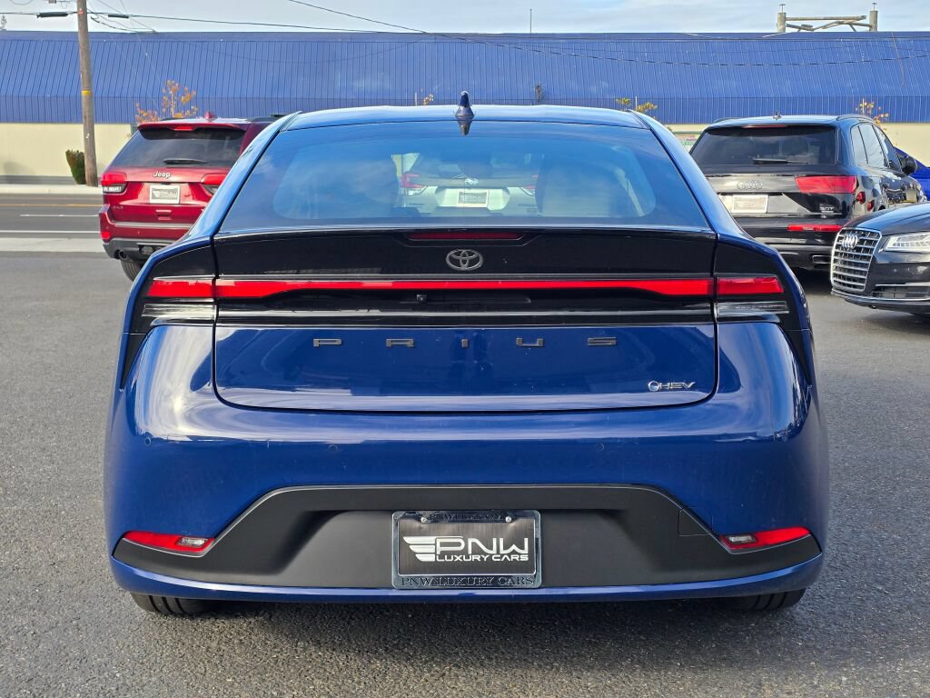 Used 2023 Toyota Prius LE FWD image 7