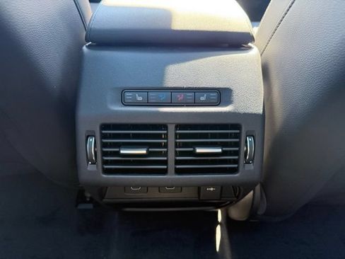 Certified 2025 Land Rover Discovery Sport Dynamic SE AWD/4WD image 32