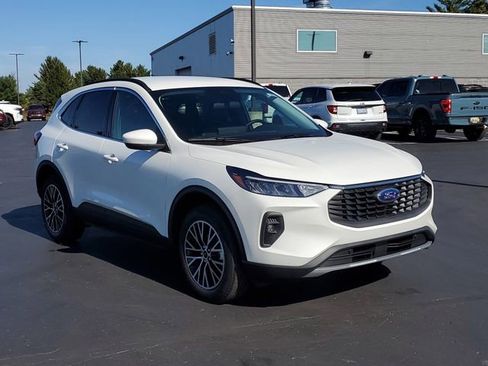 New 2026 Ford Escape SE w/ Class II Trailer Tow Package image 2