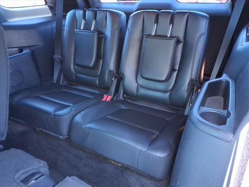 Used 2017 Ford Explorer XLT w/ Equipment Group 202A AWD/4WD image 7