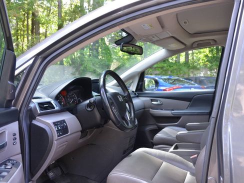 Used 2014 Honda Odyssey Touring Elite image 8