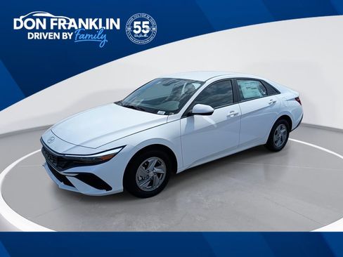 New 2026 Hyundai Elantra SE image 1