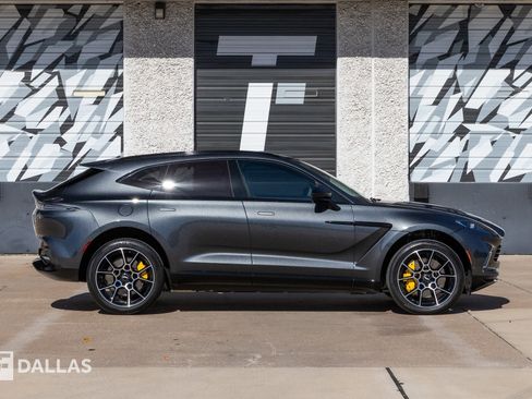Used 2021 Aston Martin DBX image 18