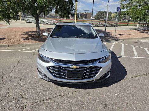 Used 2019 Chevrolet Malibu LT FWD image 2