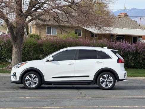 Used 2020 Kia Niro EX Premium w/ Cold Weather Package image 8
