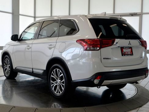 Used 2017 Mitsubishi Outlander SE AWD/4WD image 6