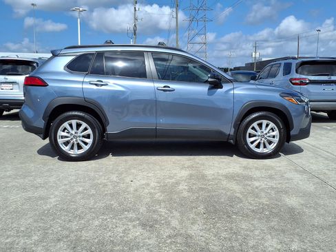 Used 2025 Toyota Corolla Cross LE FWD image 25