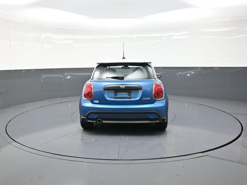 Used 2022 MINI Cooper 2-Door Hardtop image 4