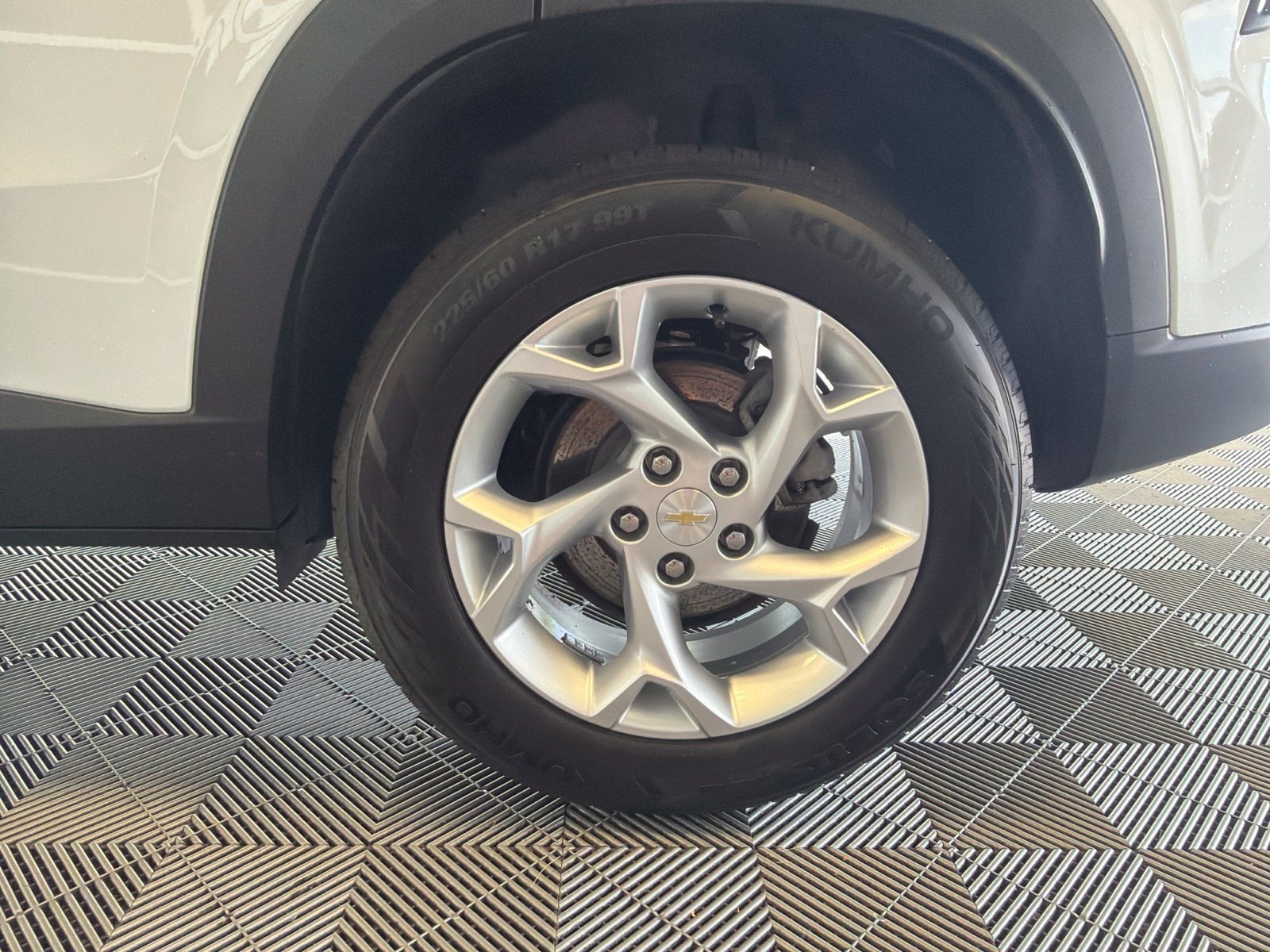 Used 2024 Chevrolet Trax LS w/ LS Convenience Package FWD image 8