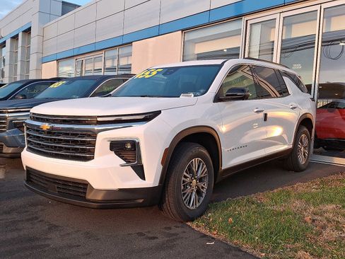 New 2026 Chevrolet Traverse LT image 2