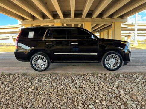 Used 2019 Cadillac Escalade Platinum image 2