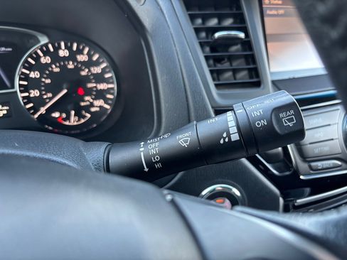 Used 2015 Nissan Pathfinder SV image 26