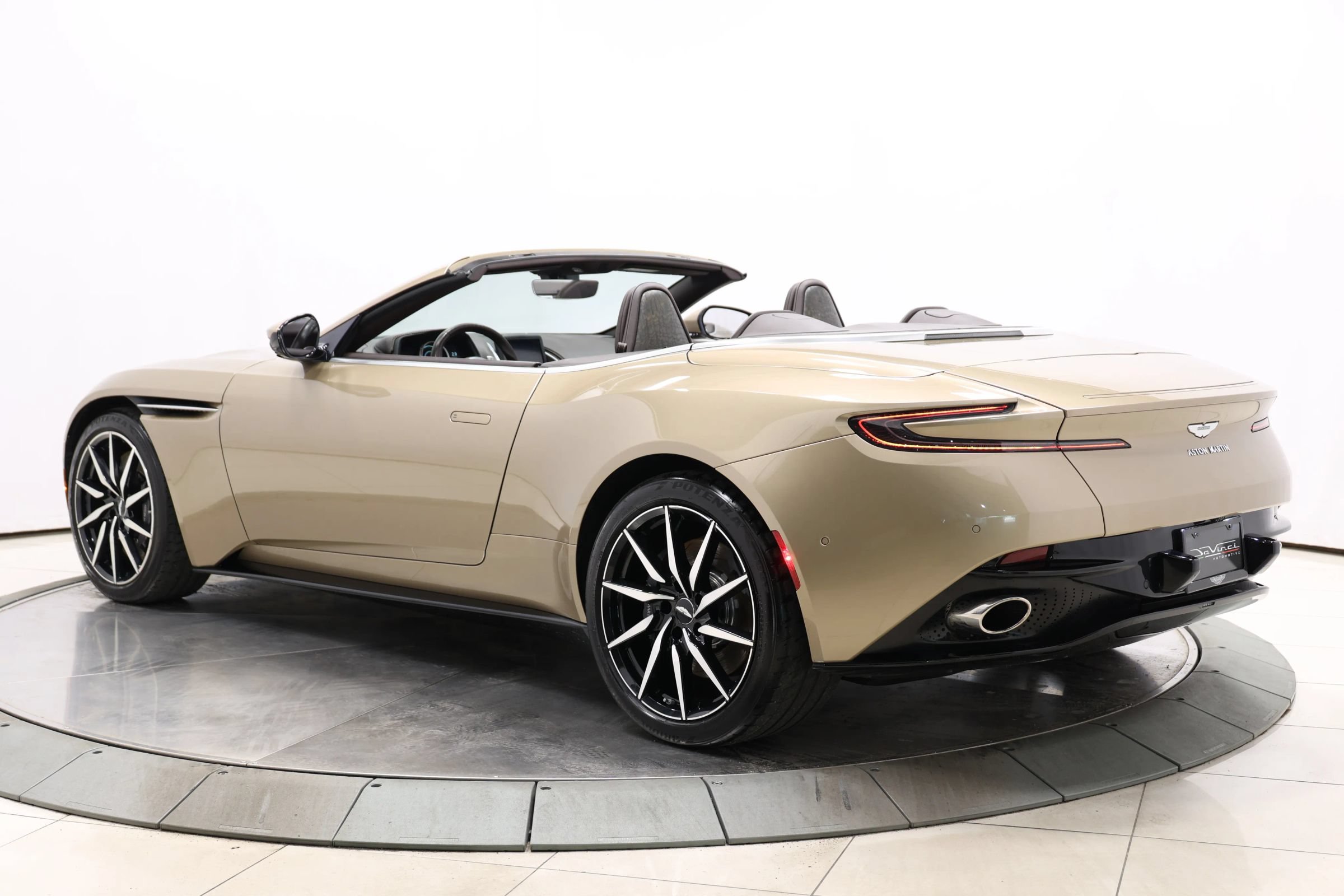 Used 2019 Aston Martin DB11 Volante RWD image 58