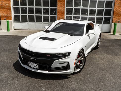 Used 2019 Chevrolet Camaro SS RWD image 2