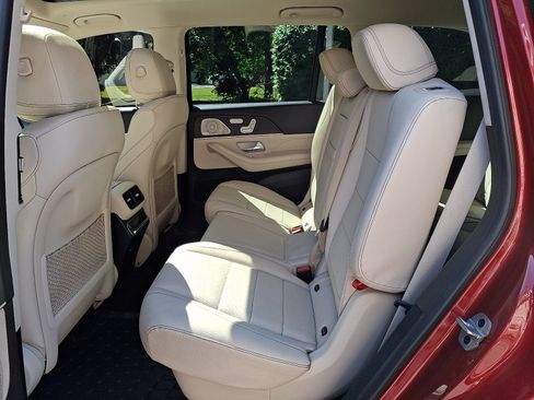 Used 2022 Mercedes-Benz GLS 450 4MATIC image 11