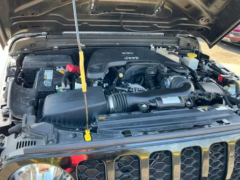 Used 2021 Jeep Gladiator Sport AWD/4WD image 22
