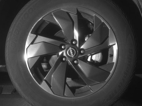 Used 2025 Nissan Rogue SV image 13